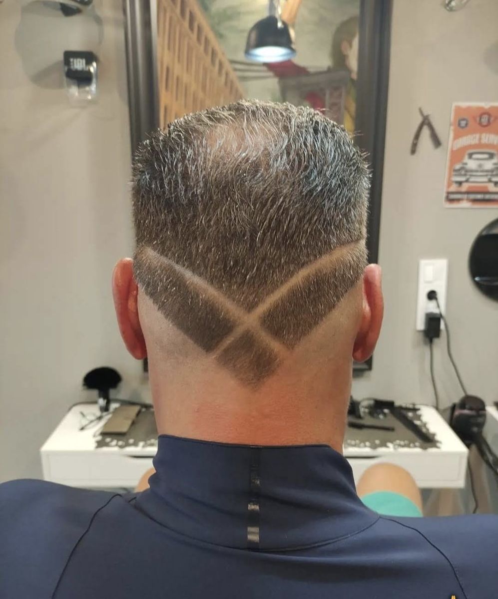 Fade with a V-shaped shaved neckline design